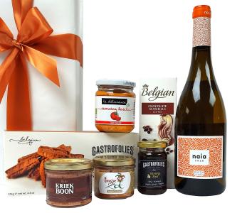 Geschenkdoos met Spaanse wijn en Belgische delicatessen
