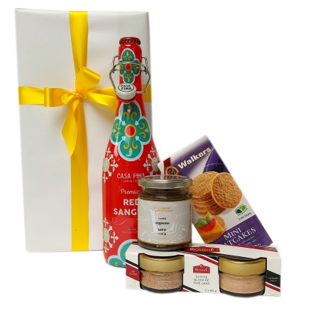Red SangrRed Sangria with savory snacks, Foie gras confit and toastia as a Summer Gift - kopie