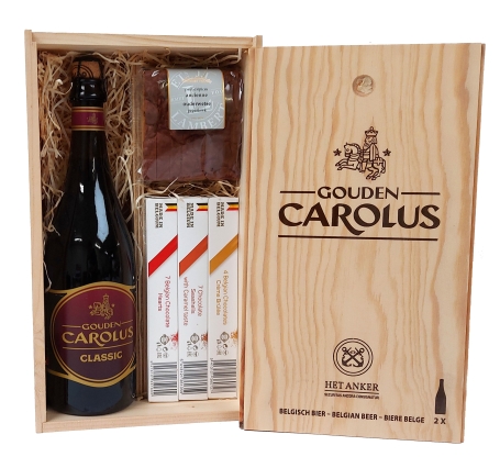 Houten geschenkkist met Belgische Carolus en Belgische zoetigheden