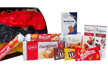 Belgische snoepmand met koekjes, chocolade en lekkernijen – geschenkverpakking