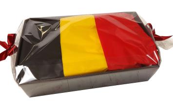 In mica verpakte Belgische geschenkmand